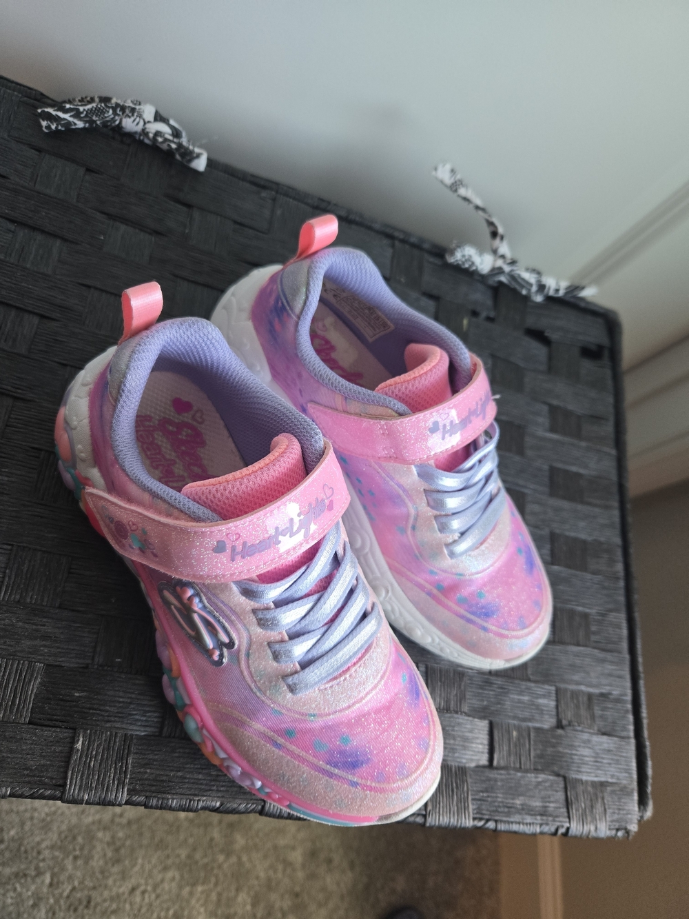 Girls Pink Light-Up Heart Accent Sneakers Size 12 - Picture 3 of 5